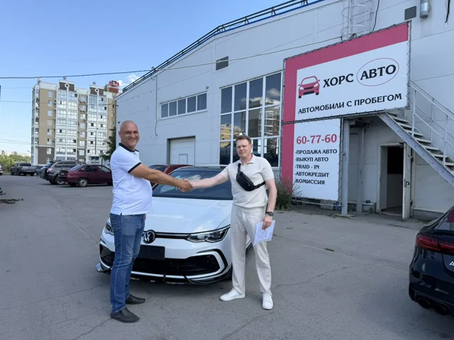 Клиенты Хорс Авто при получении автомобиля — фото 2